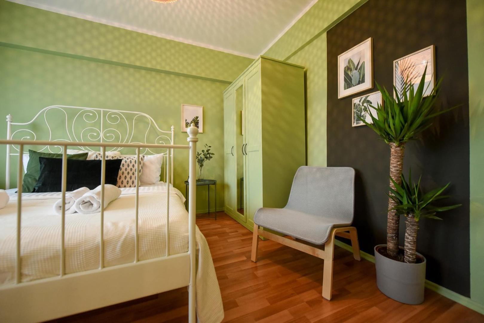 Chic Accommodation With Breathtaking Views Over Calea Victoriei - Your Central Heaven Бухарест Номер фото