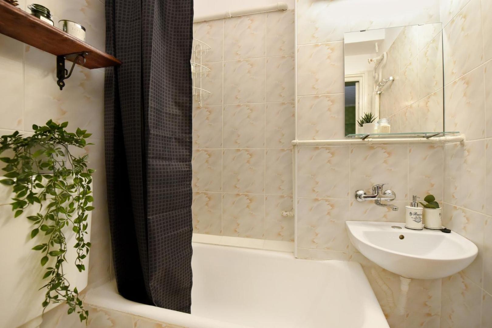 Chic Accommodation With Breathtaking Views Over Calea Victoriei - Your Central Heaven Бухарест Номер фото